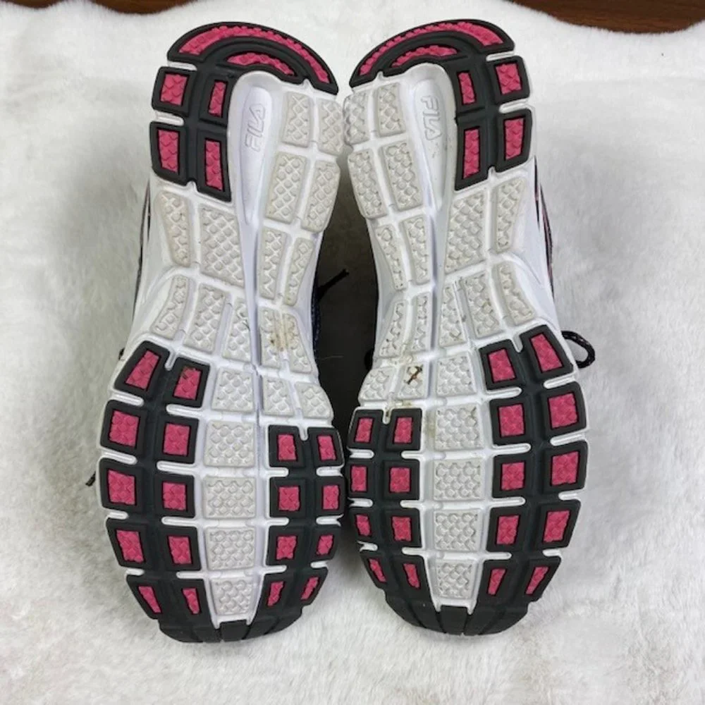 LIKE NEW Fila Women's Silver‎ & Sugarplum Quadrix Running Shoe, size 10